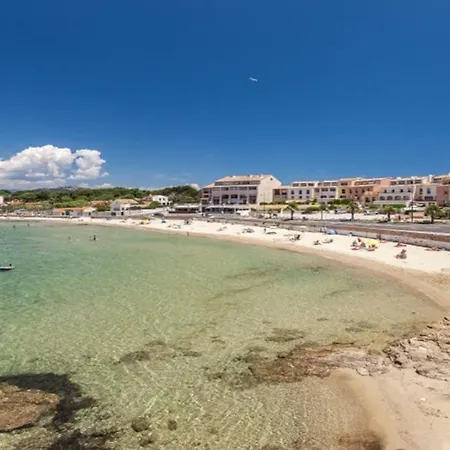 A 400 M Et Piscine Hébergement de vacances