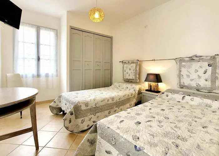 Tatil Evi A 400 M Et Piscine